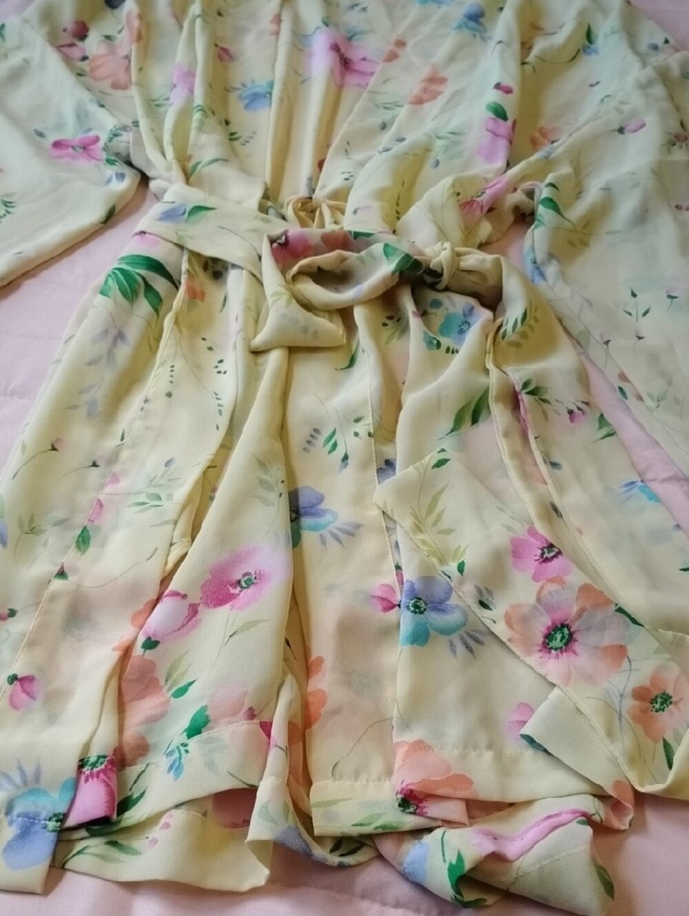 NWOT Stunning Victoria's Secret Sheer Pastel Yellow Floral Sleep Robe Size OS - Picture 3 of 3
